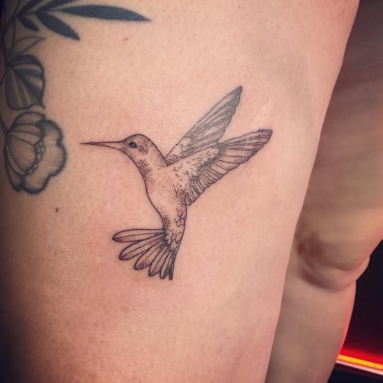 pic-of-hummingbird-thigh-tattoo